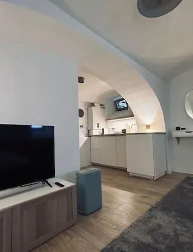 Arch Apartment *