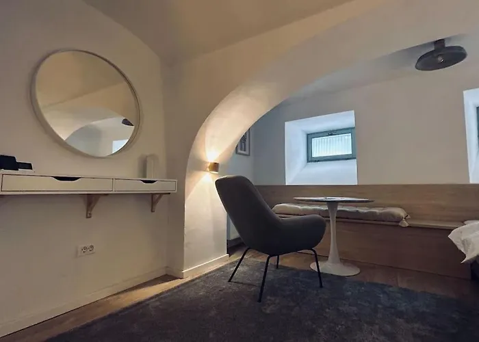 Apartment Arch *
